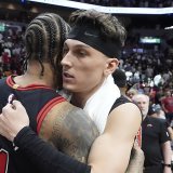 Tyler Herro (de face) et Miami ont dominé les débats face aux Bulls vendredi KEYSTONE/AP/Wilfredo Lee